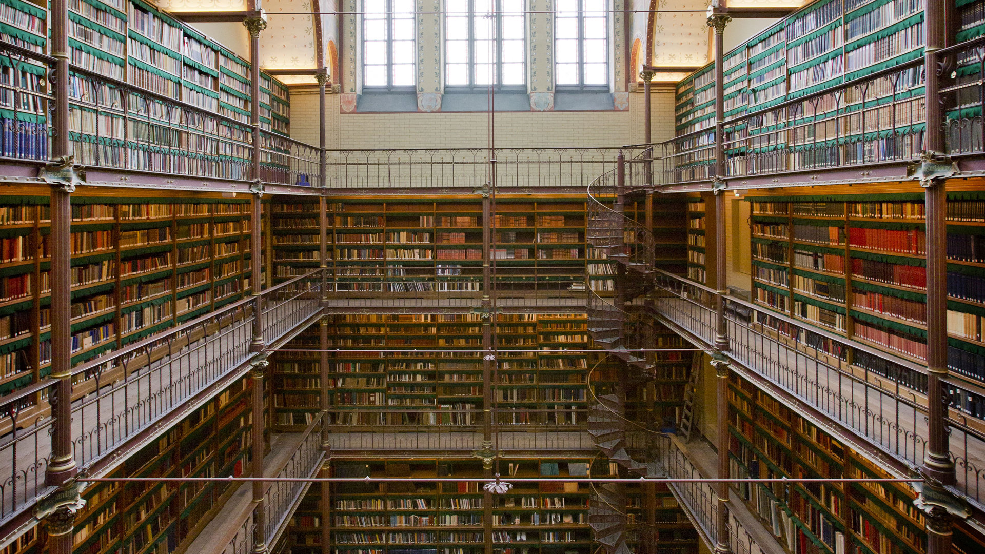 Hoe bouw je een kennisbank die Google van jouw website doet houden? Dit en meer leer je in De Content Machine. Zo wordt jouw website net zo waardevol als de Rijksmuseum bibliotheek.